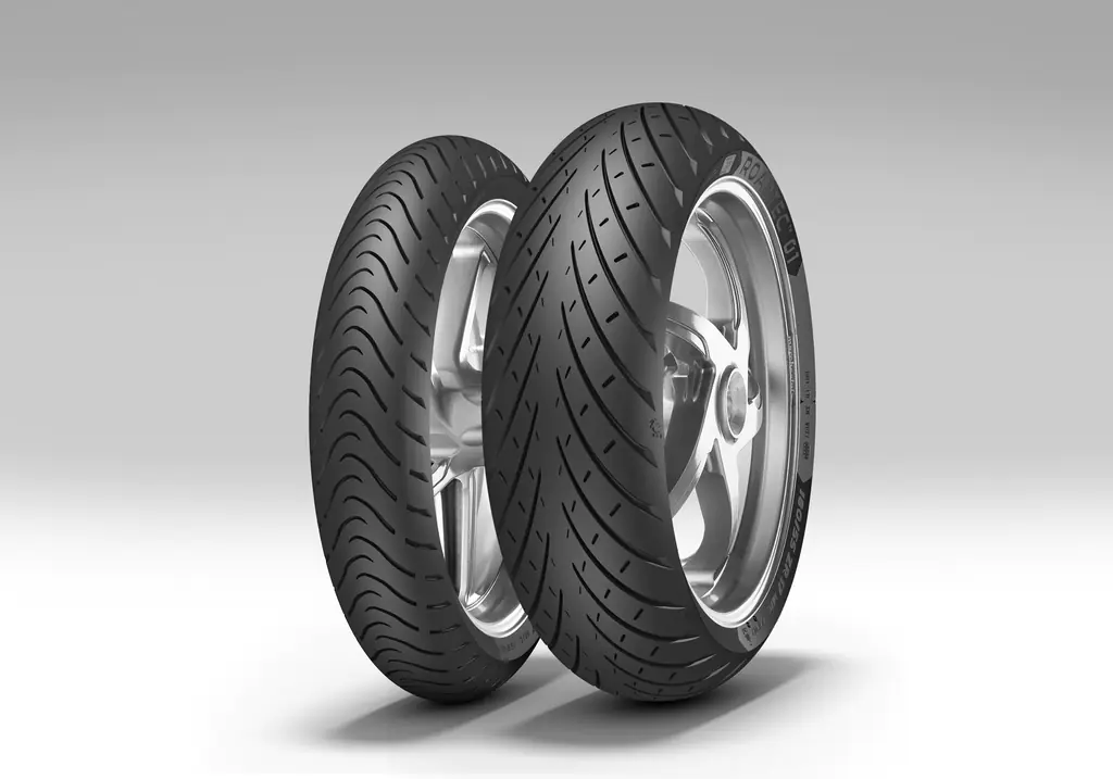 Metzeler Metzeler 180/55 R17 73W ROADTEC 01 REAR E pneumatici nuovi Estivo 